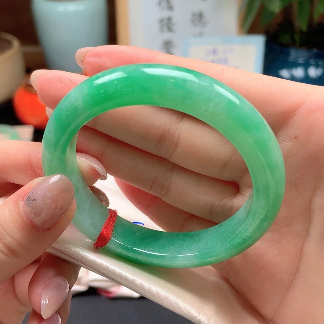 翡翠未镶嵌手镯满圈辣色83号