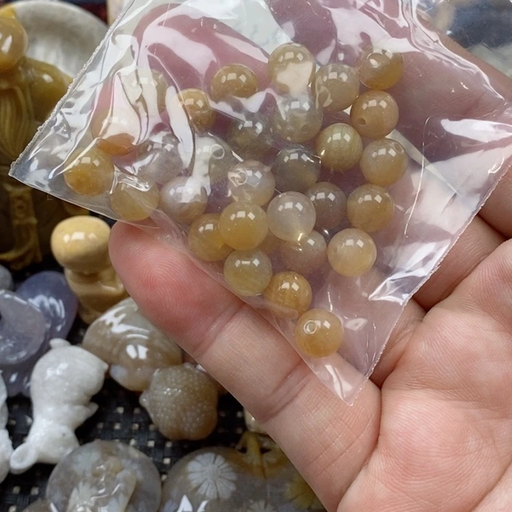 颈饰未镶嵌硅化珊瑚（珊瑚玉）