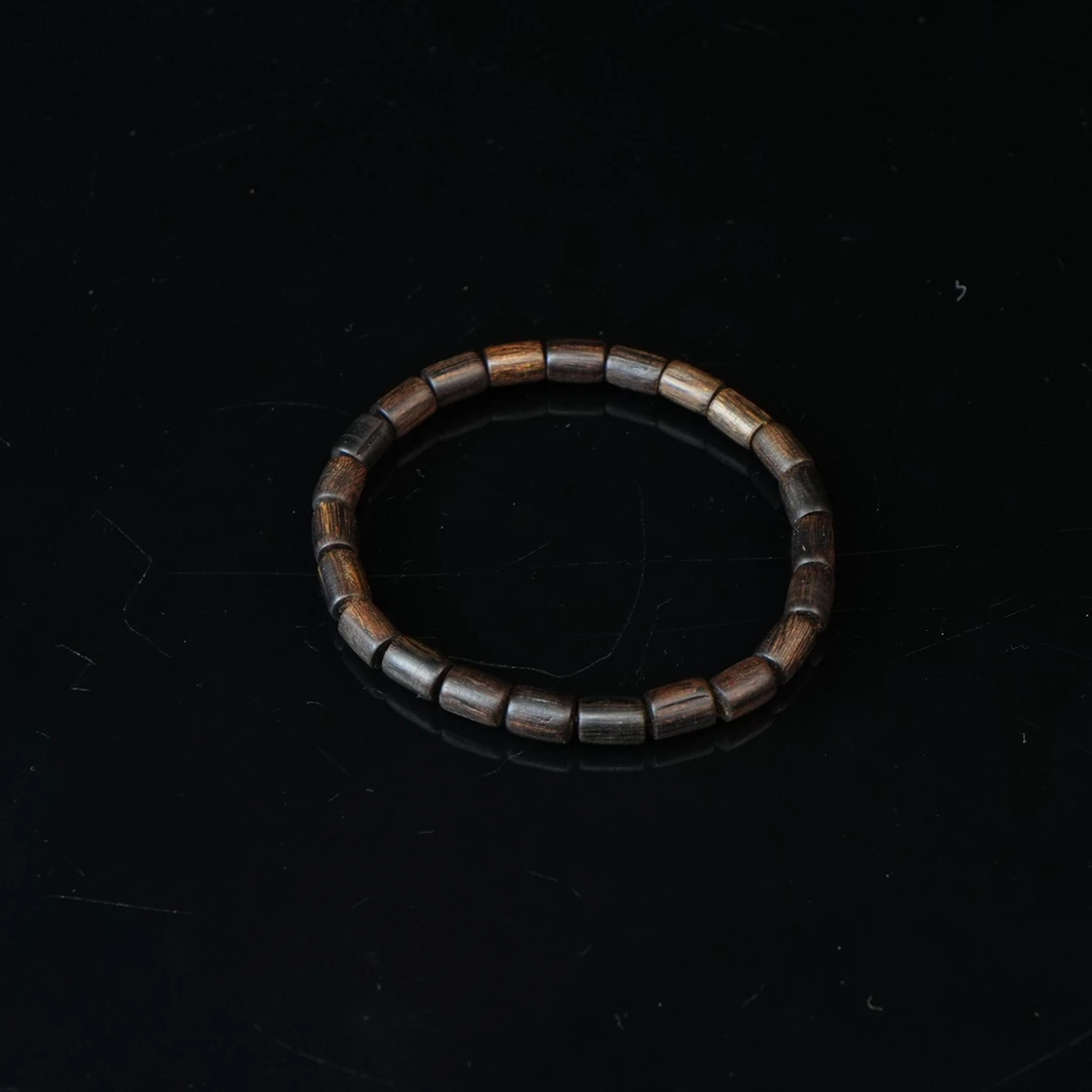 A6219 巴布亚沉香黑油沉水桶珠 0.55x0.8cm 5.03g