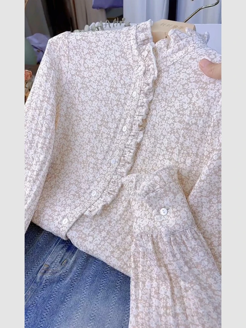 杏色碎花木耳边衬衫大码女装松弛感艺术生穿搭独特漂亮设计感上衣