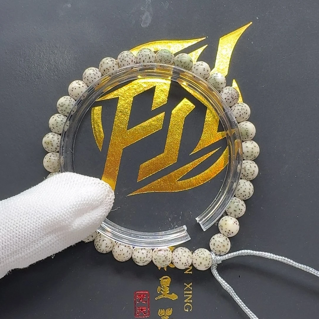 吊坠星月菩提114一物一图冰白通体7圆手持