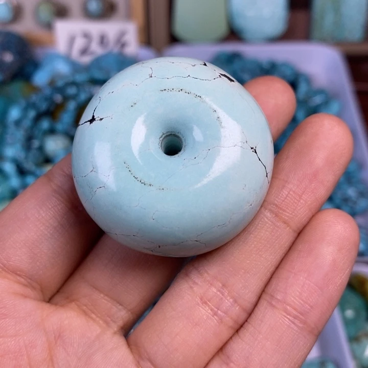 绿松石未镶嵌颈饰我****?