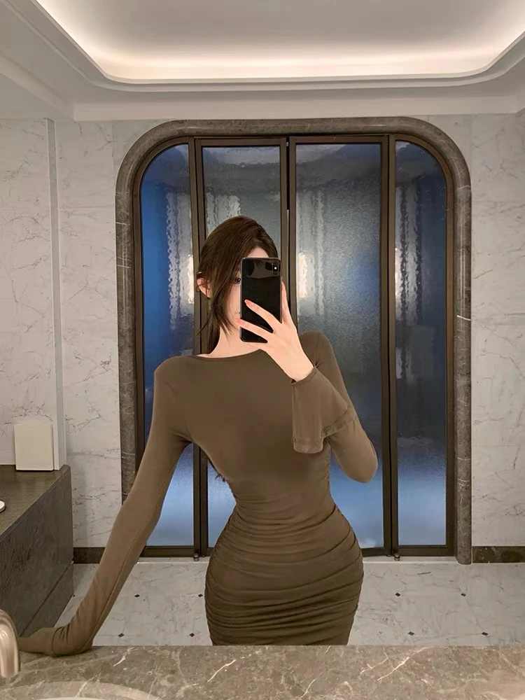 蒂安娜小姐 性感纯欲修身抽褶连衣裙女秋冬喇叭袖收腰显瘦包臀裙