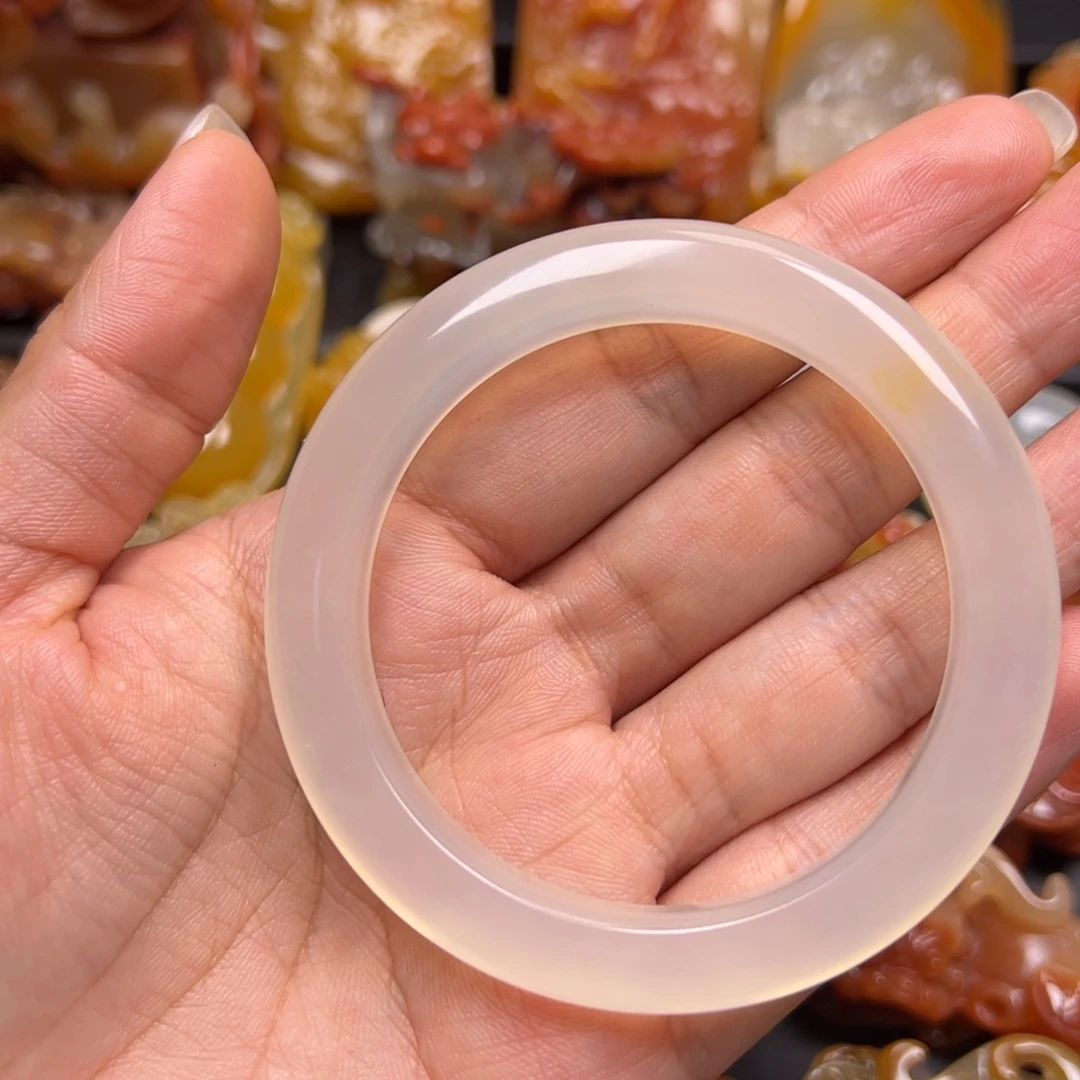 石英质玉未镶嵌颈饰