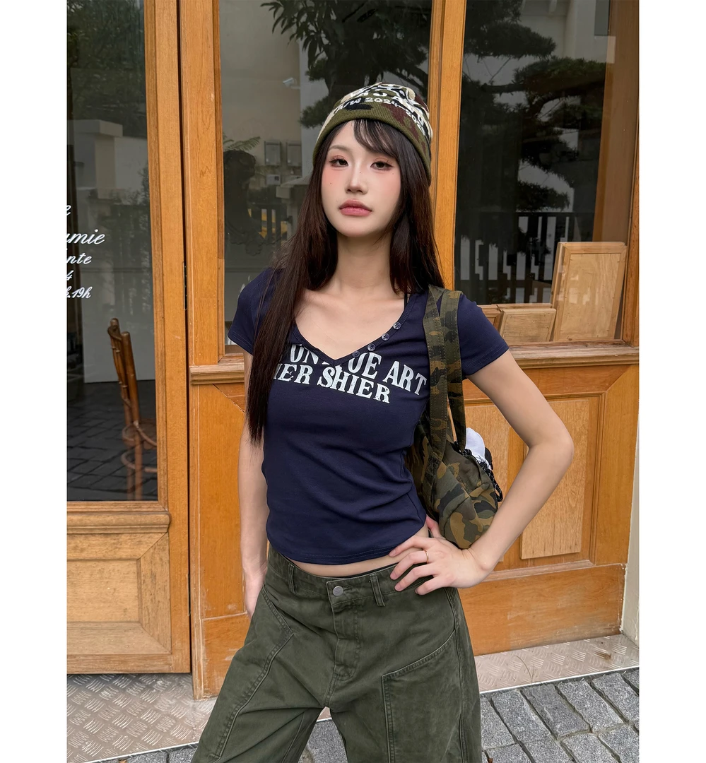 Don Cry 美式字母印花V领短袖T恤女夏季设计款修身显瘦慵懒感上衣