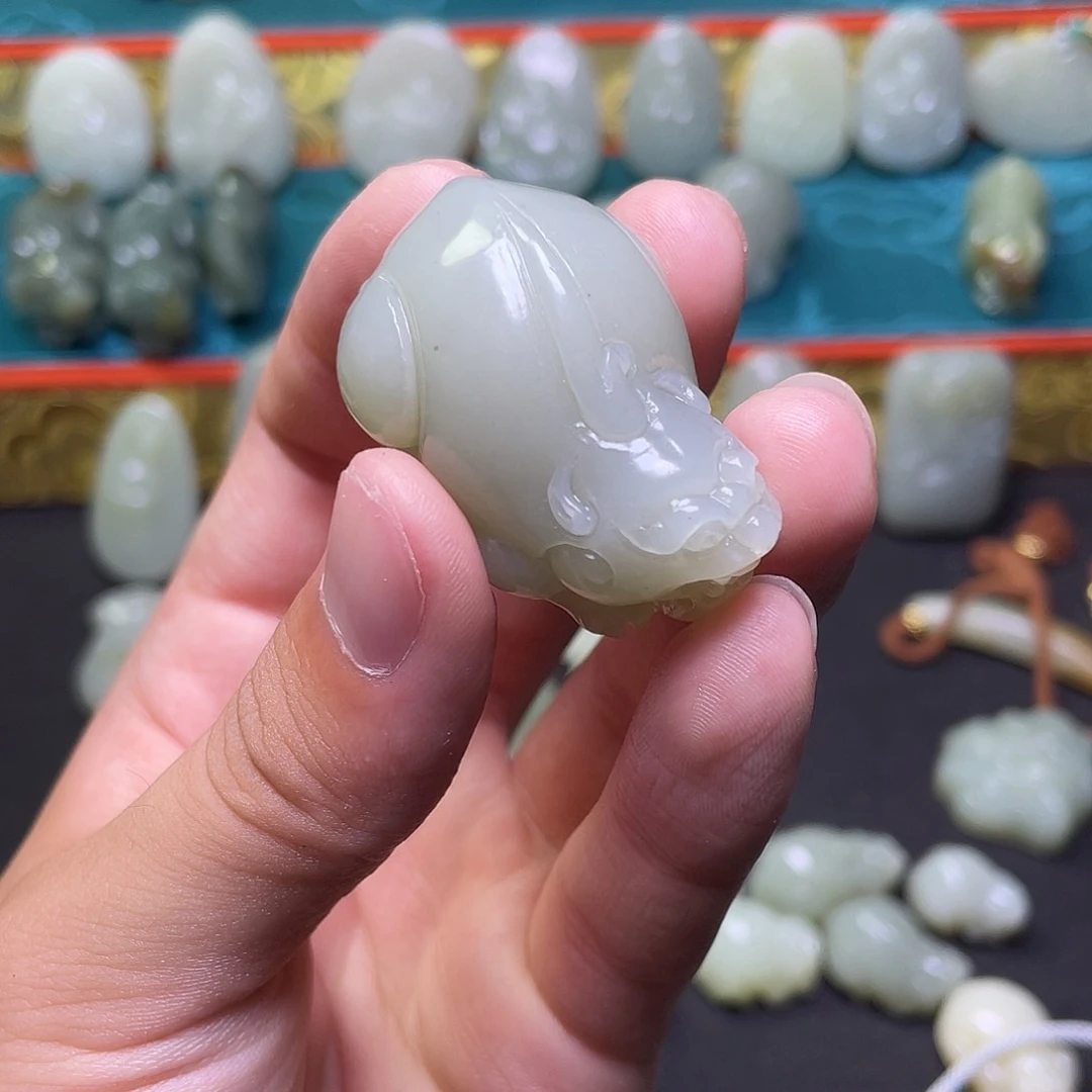 飛***和田玉未镶嵌颈饰