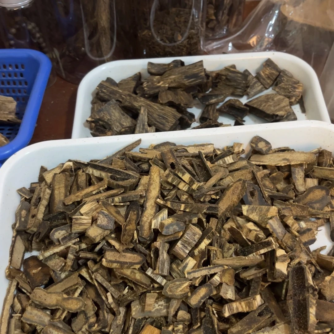 时***转沉香白奇碎料100克