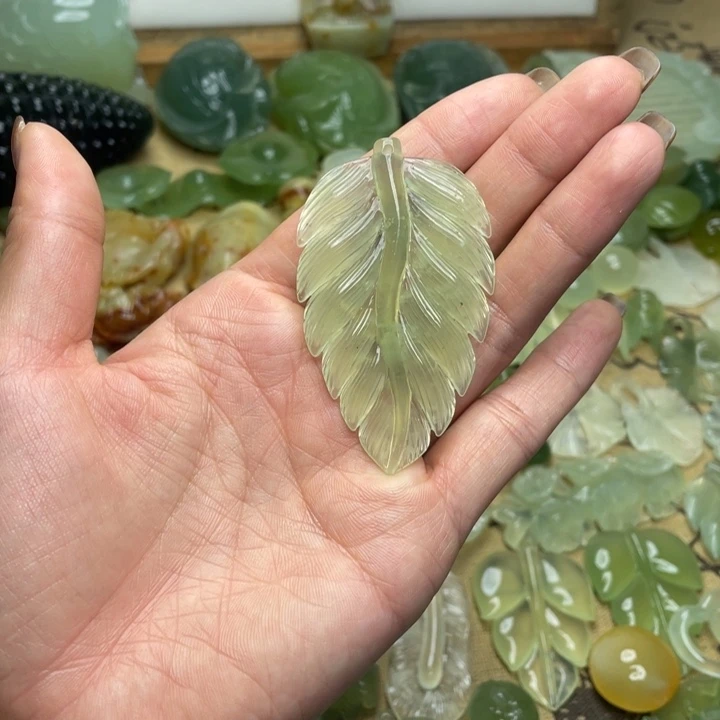 蛇纹石玉合金颈饰