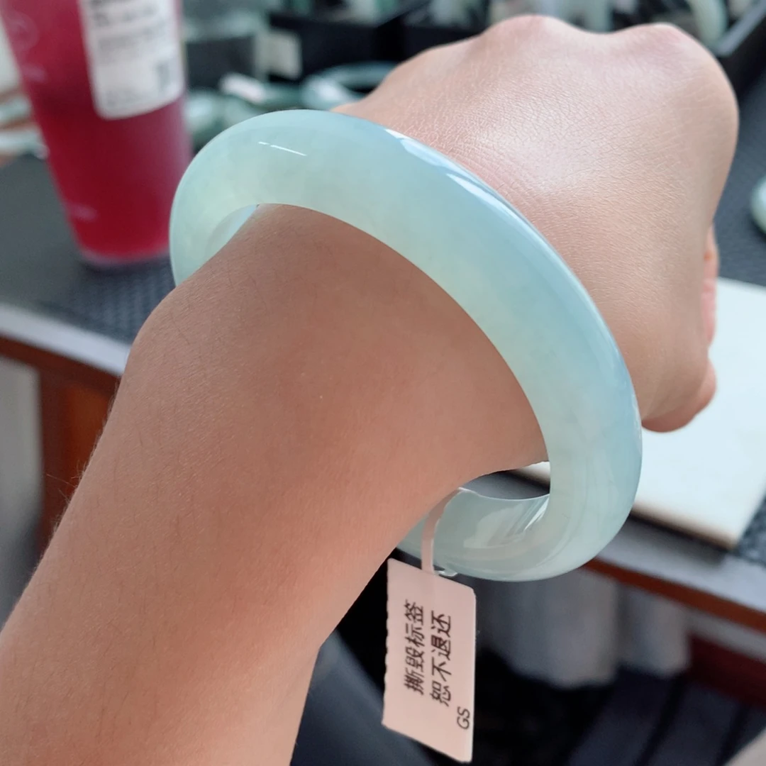 翡翠手镯未镶嵌莫*翡翠手镯