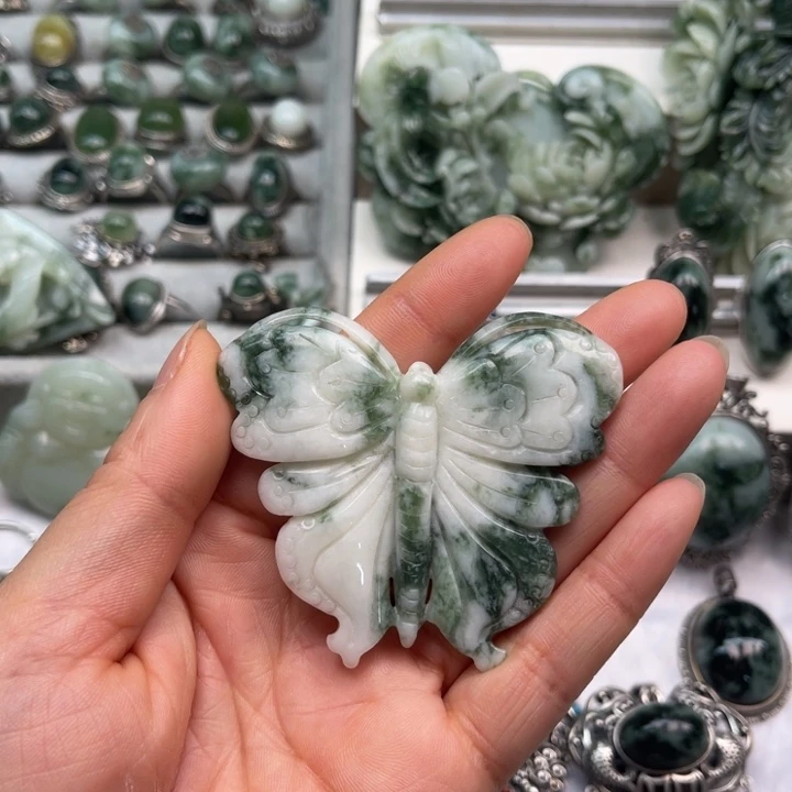 透闪石-蛇纹石玉颈饰未镶嵌