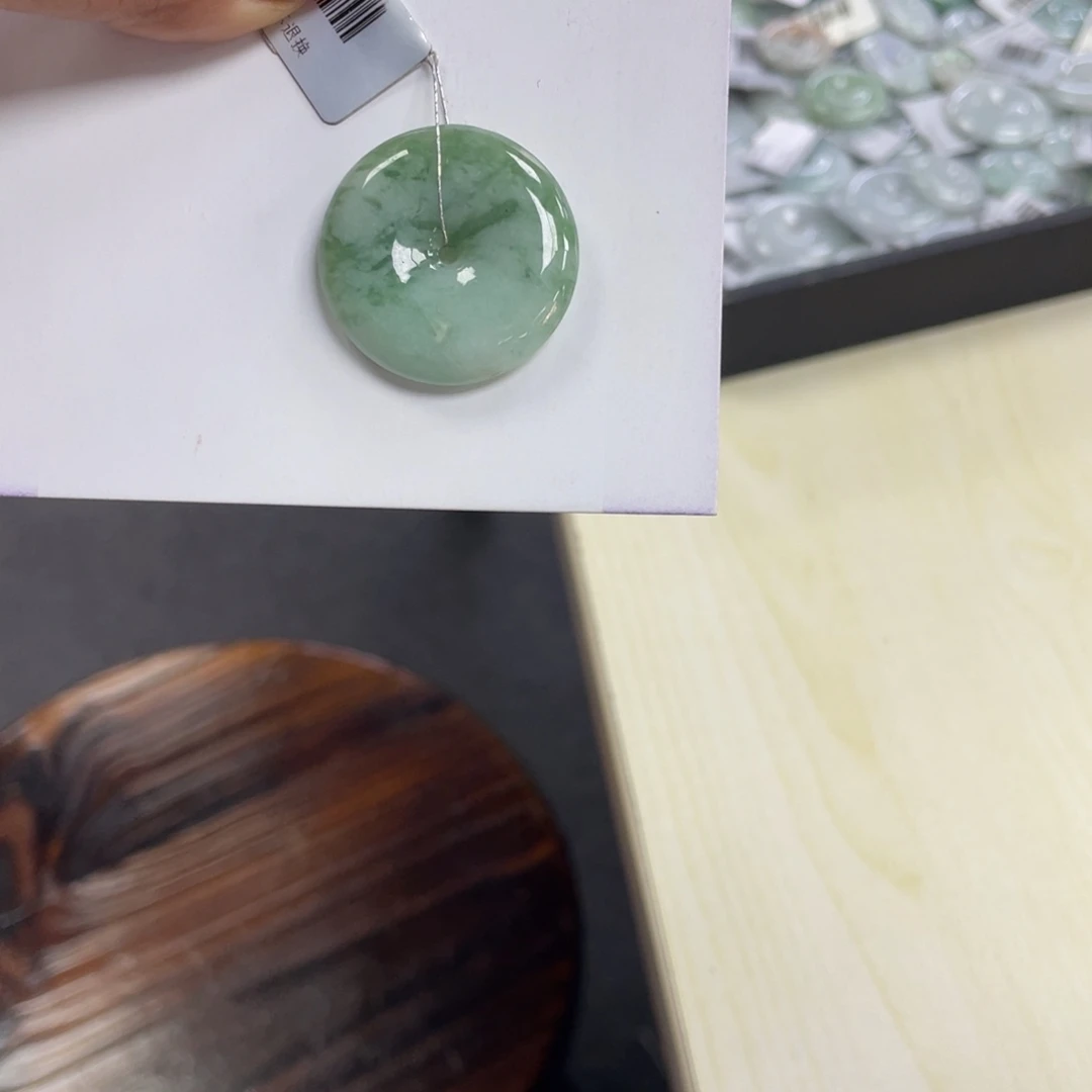 翡翠颈饰未镶嵌平安扣