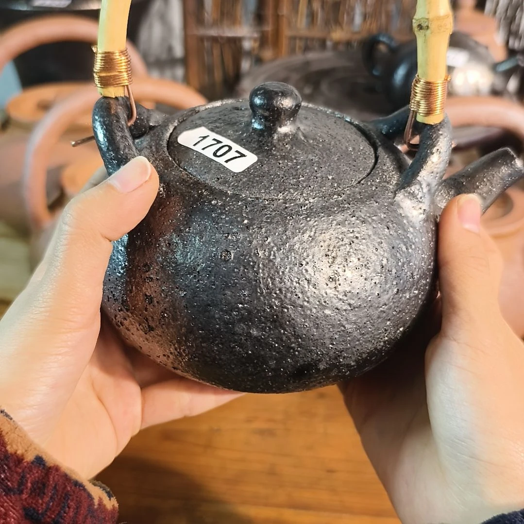 无***辈泥塑荥经黑砂茶器鑫山烧