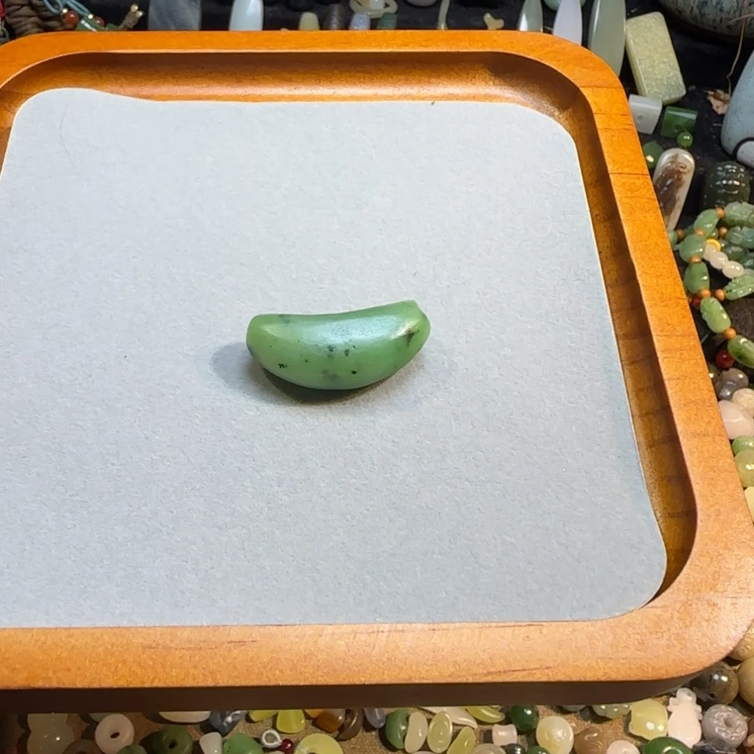 和田玉未镶嵌颈饰碧玉弯管