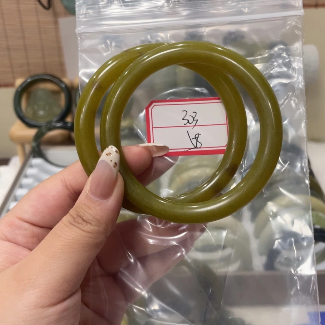 蛇纹石玉手镯未镶嵌