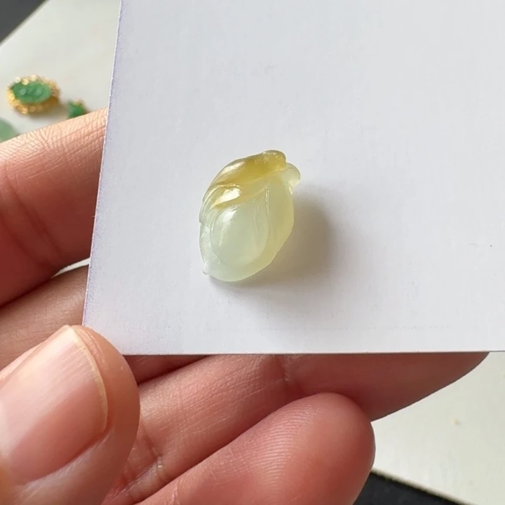 定制翡翠未镶嵌玉兰花