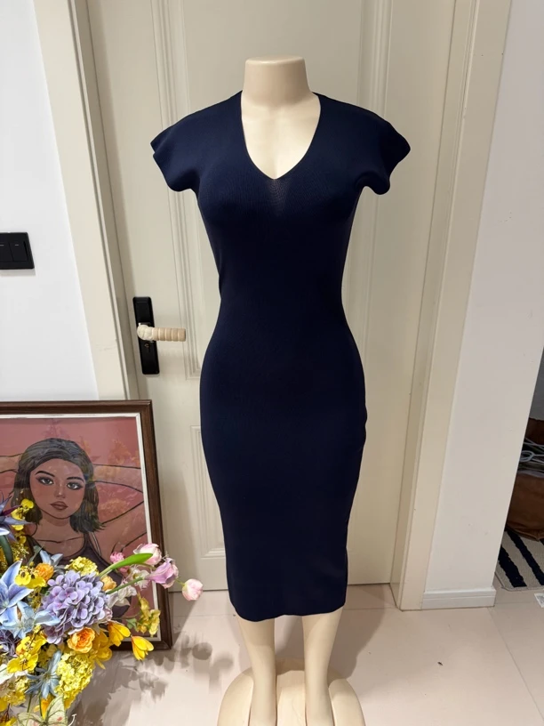 【你伍老板娘】“高质量女性”深v非袖版型优越剪裁黑色修身连衣裙