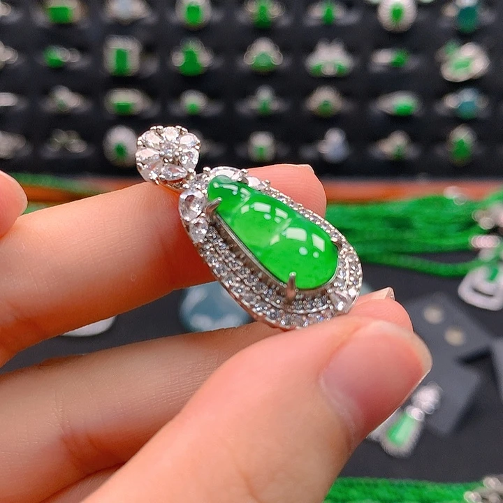 颈饰未镶嵌翡翠豆子