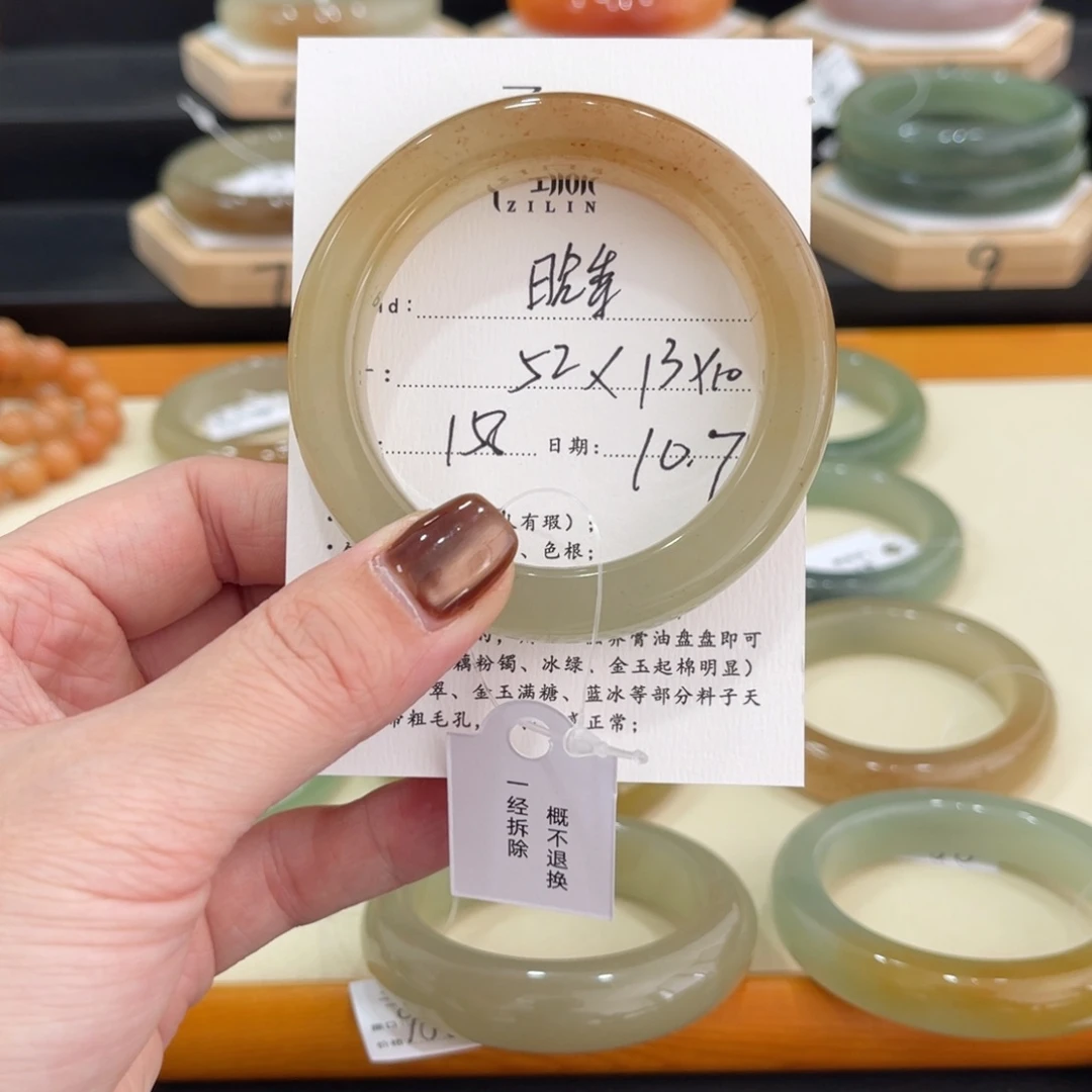 未镶嵌手镯石英质玉?****梨
