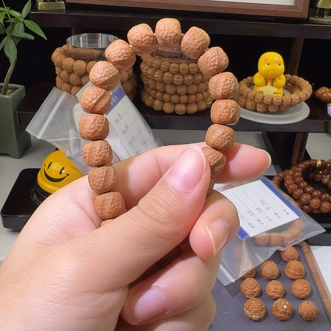 为***初吊坠猴头核桃微瑕灵蛇