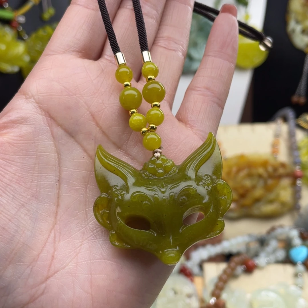 未镶嵌蛇纹石玉颈饰