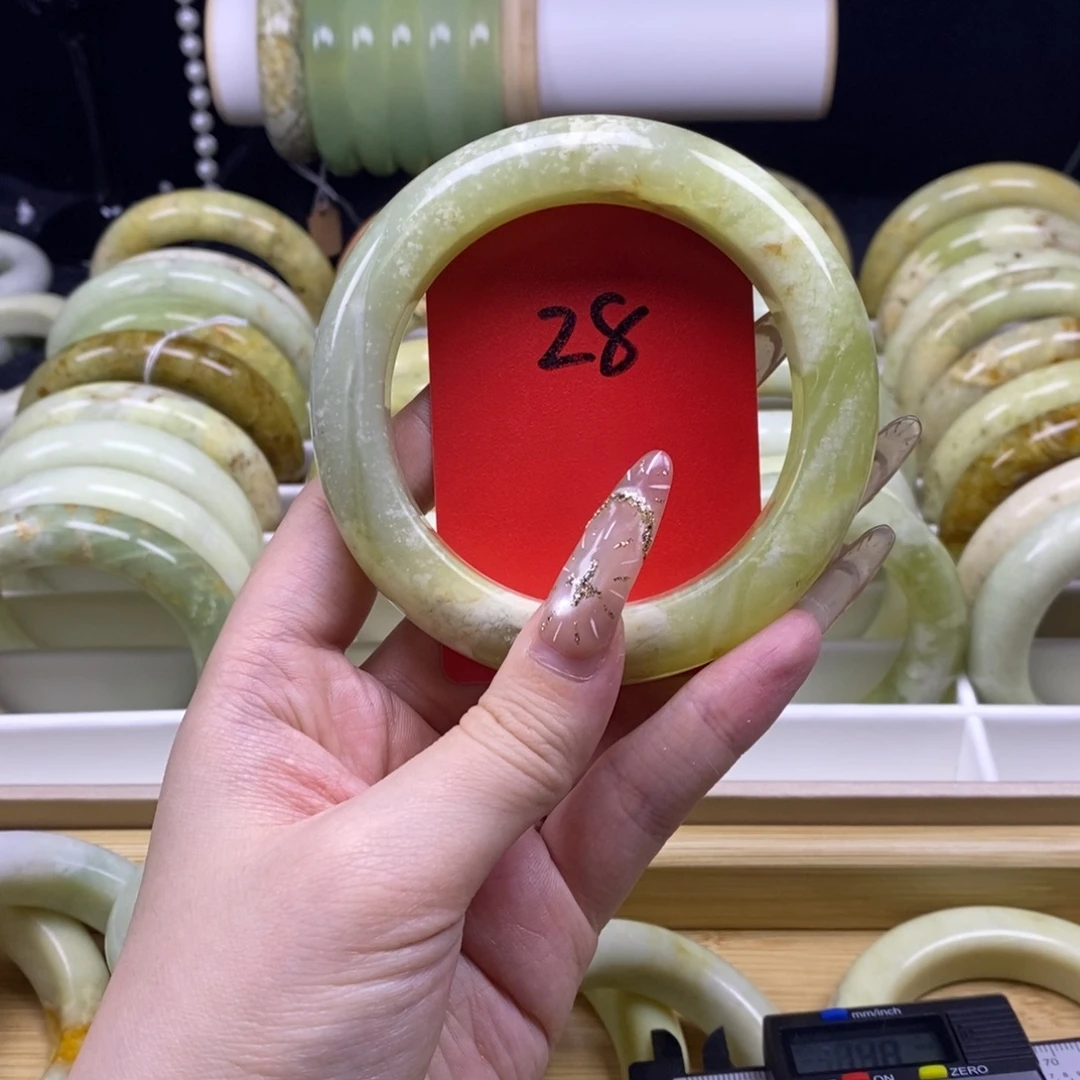 蛇纹石玉未镶嵌手镯65.5