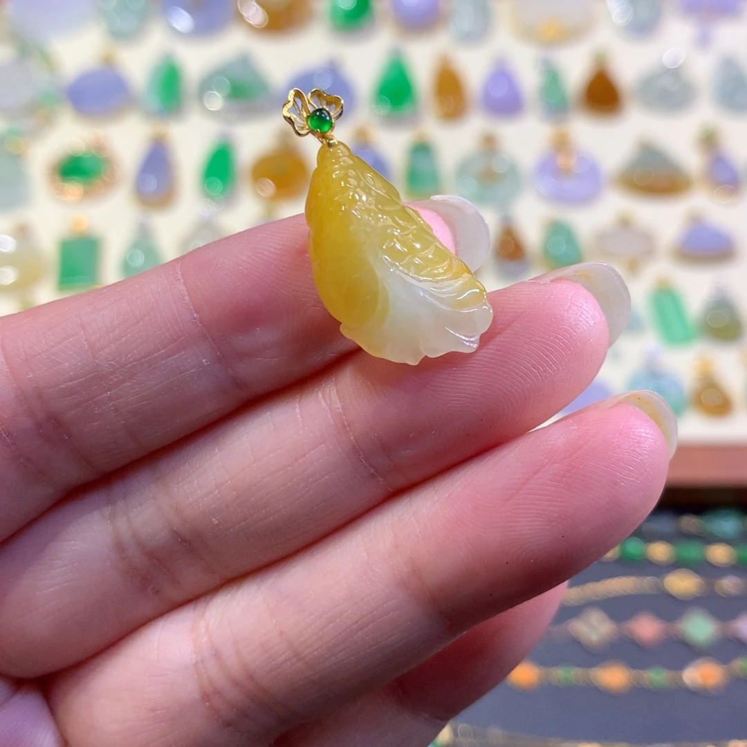 翡翠18K金镶嵌颈饰