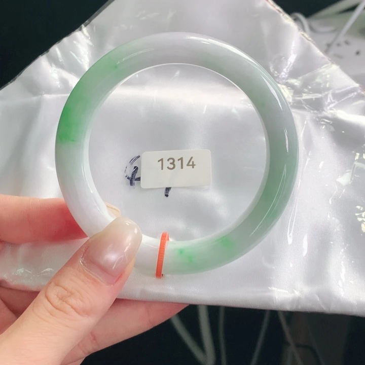 翡翠手镯未镶嵌天然翡翠手镯01