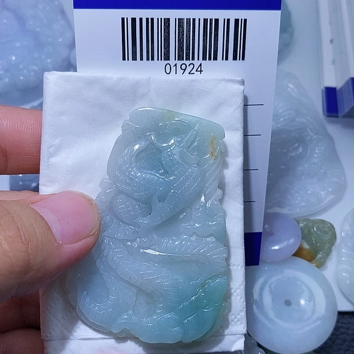 翡翠未镶嵌颈饰天光墟翡翠市场现金代购