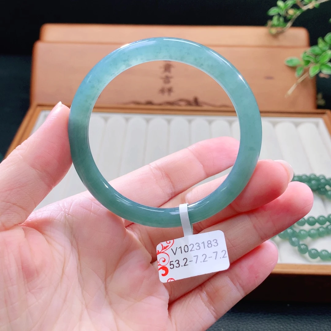 翡翠手镯（圆镯）未镶嵌