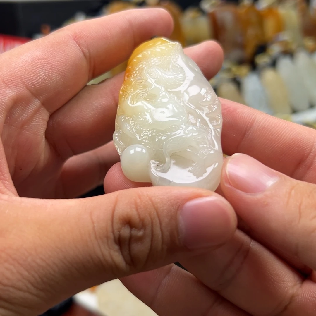 未镶嵌石英质玉（黄龙玉）多样性发货，发其一