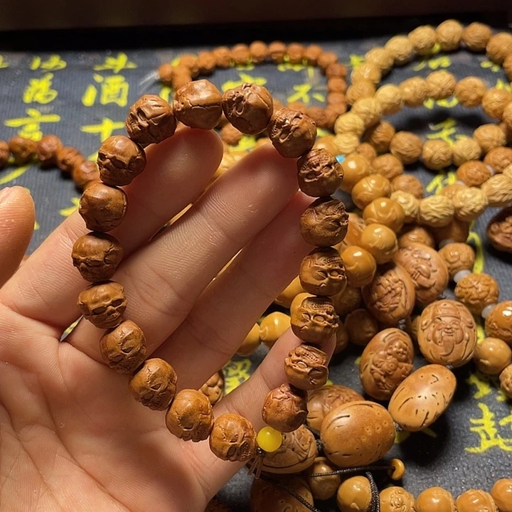 譩*®龙纹桃核雕刻瑕疵骷髅头