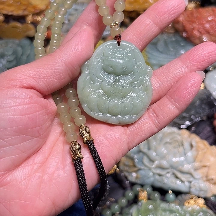 未镶嵌岫玉吊坠(赠链)