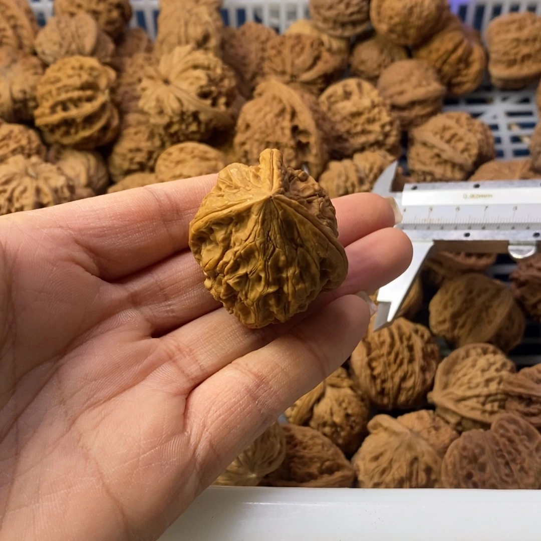 江***子文玩核桃吊坠三棱