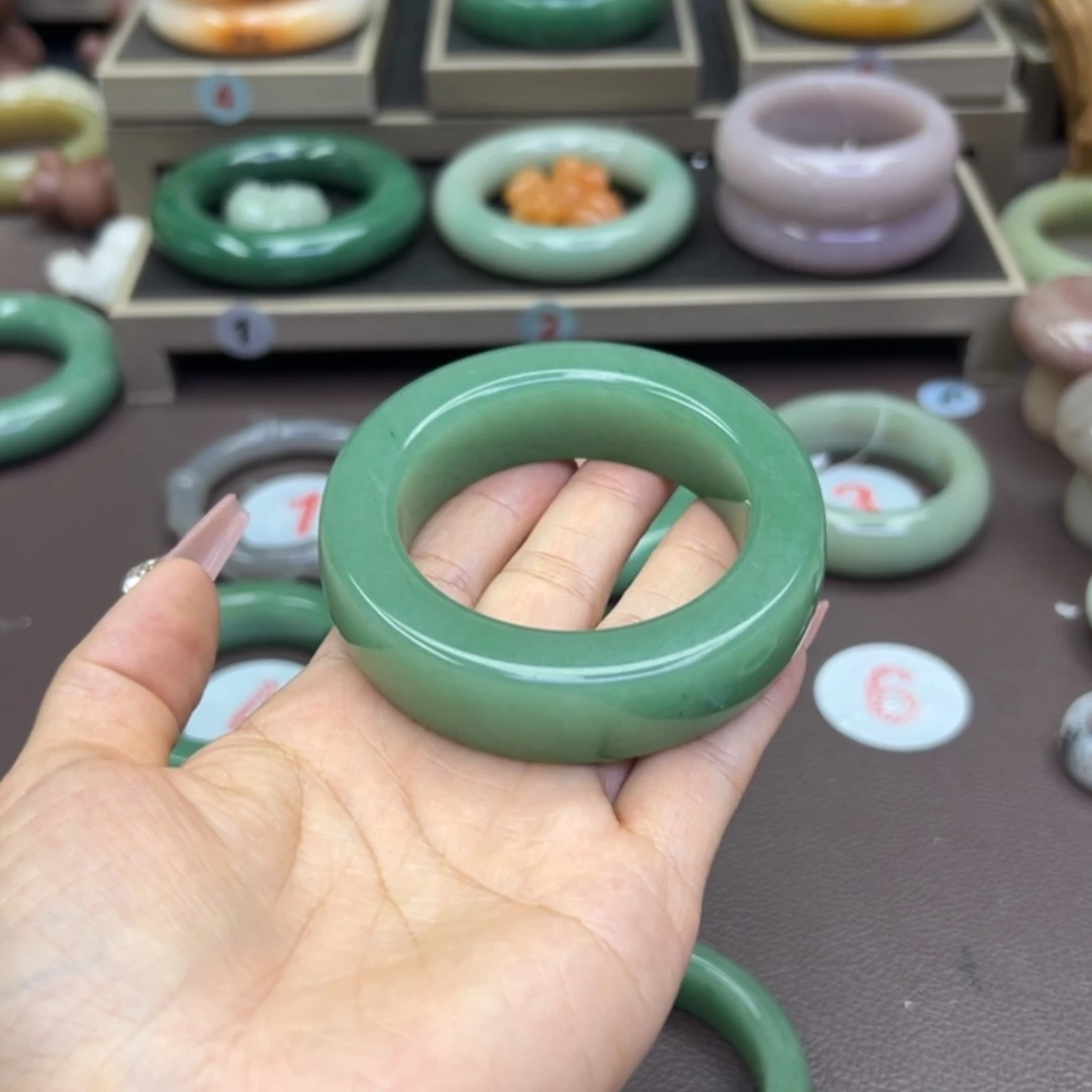 石英质玉手镯未镶嵌@****?