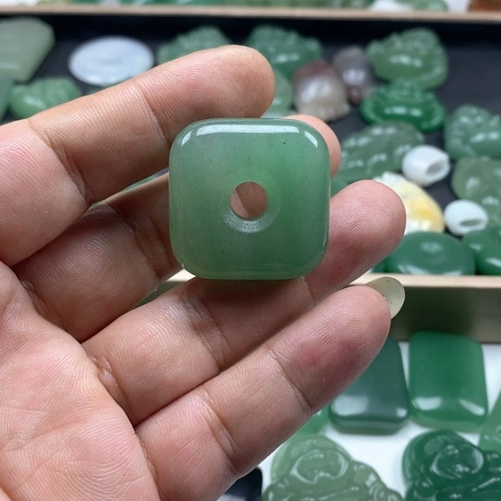 未镶嵌东陵石颈饰