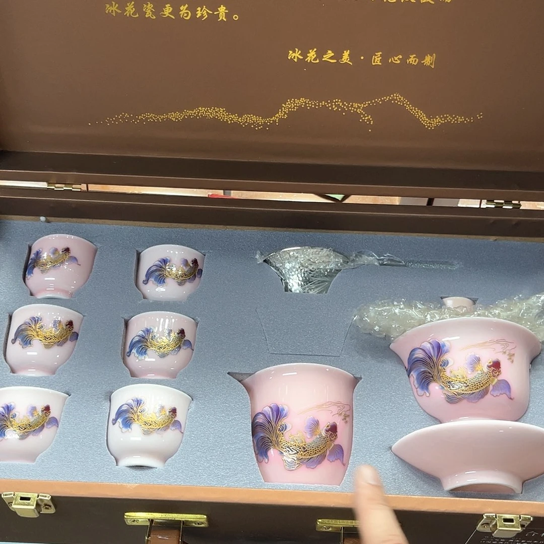 孤品茶具套装等。