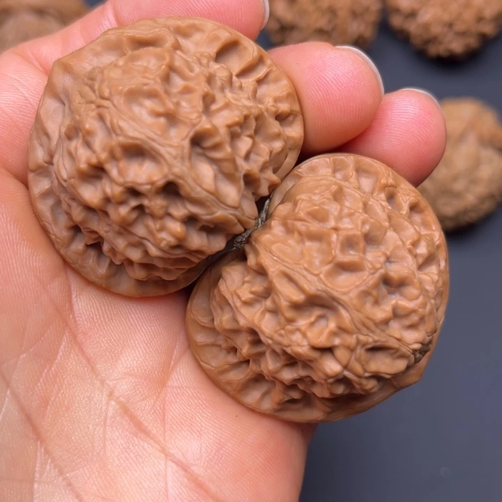 文玩核桃把件宫灯