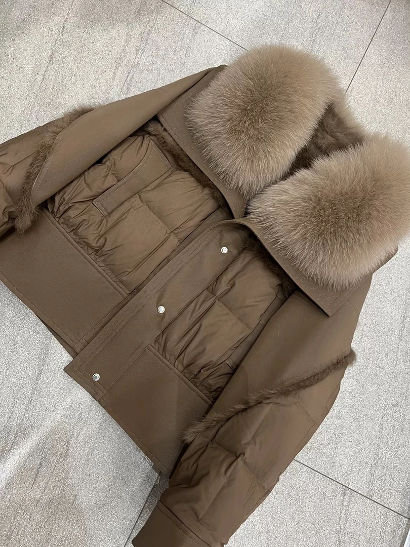 “蓉蓉”时尚绵羊皮狐狸毛领兔毛鹅绒外套7163百搭冬季大毛领