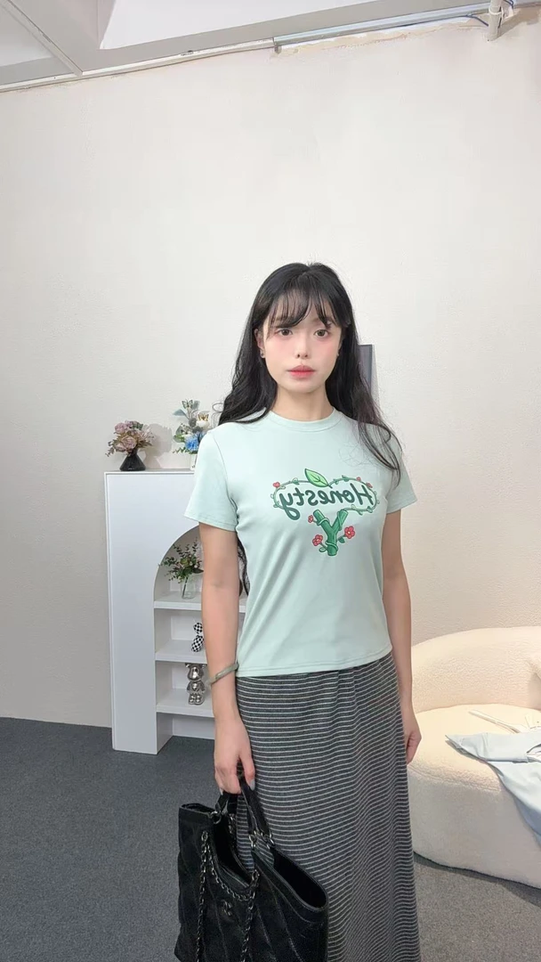 圆领女常规印花T恤针织套装简约短袖植物花卉