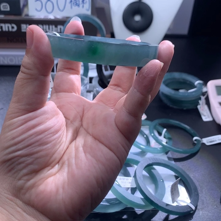 翡翠未镶嵌手镯蓝水飘绿方镯