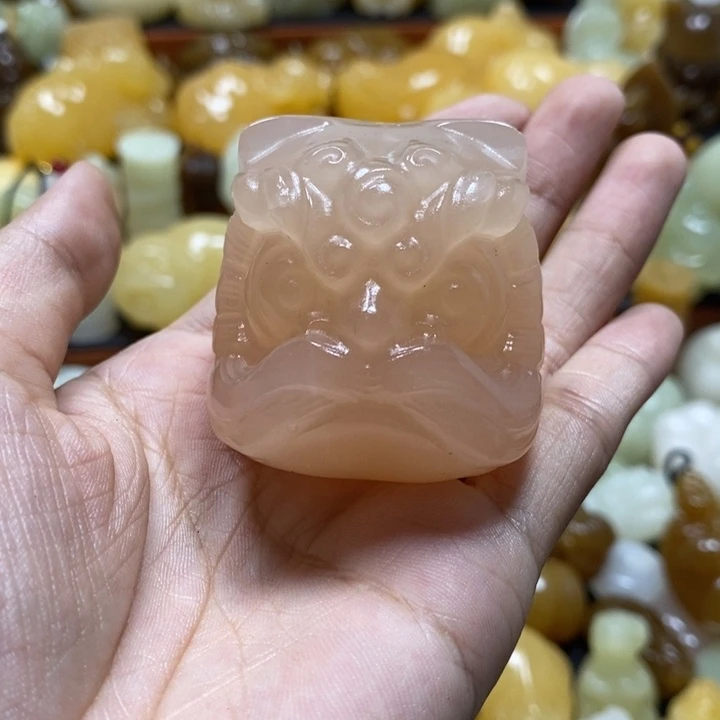 完全开放粉色醒狮头