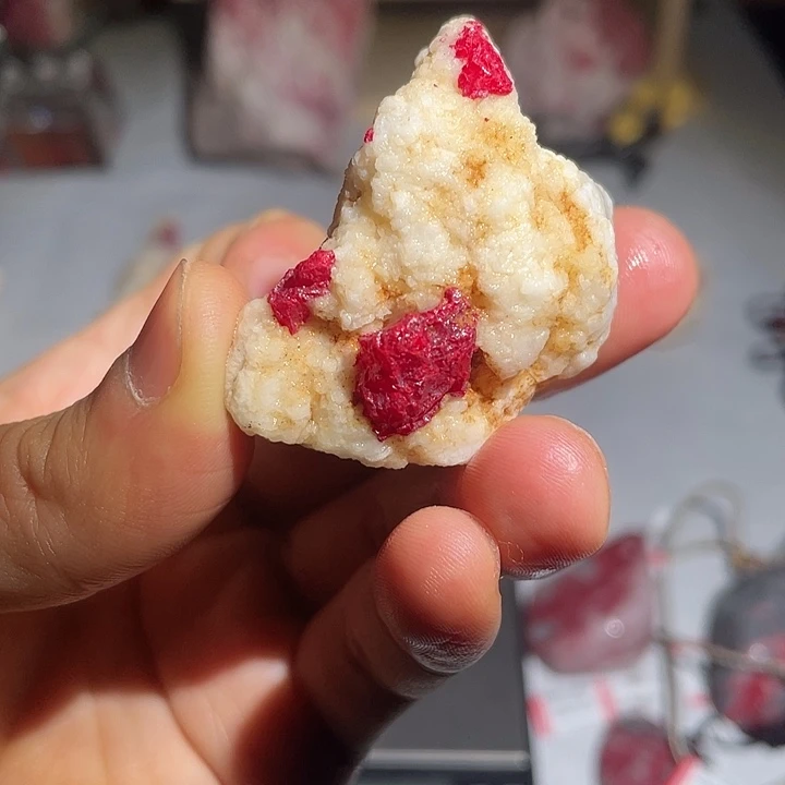 天然辰砂晶体毛料