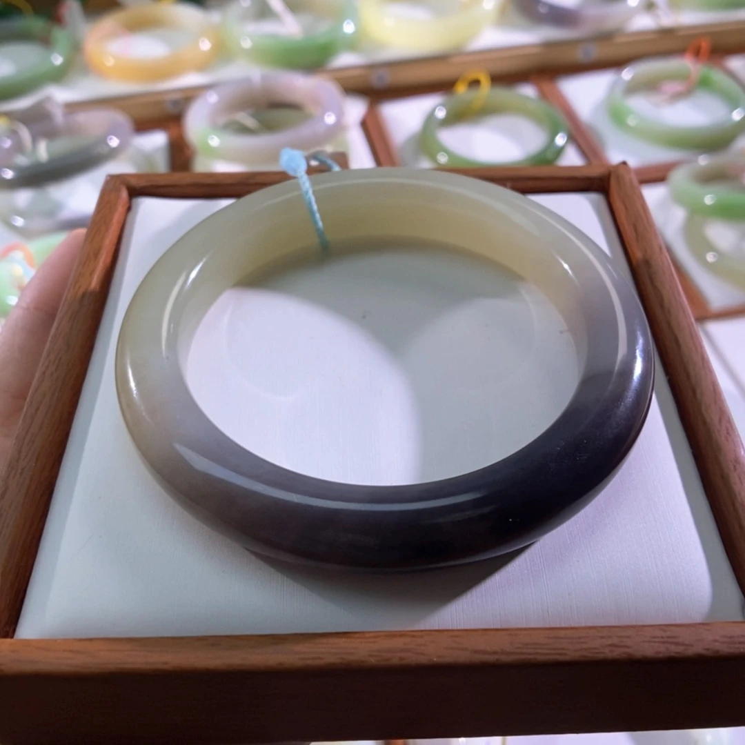 【闪购商品】未镶嵌手镯和田玉