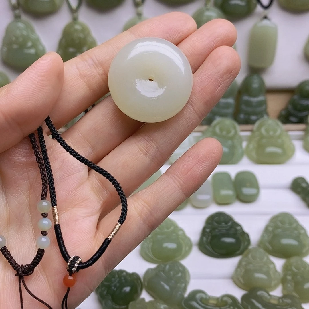 和田玉颈饰未镶嵌