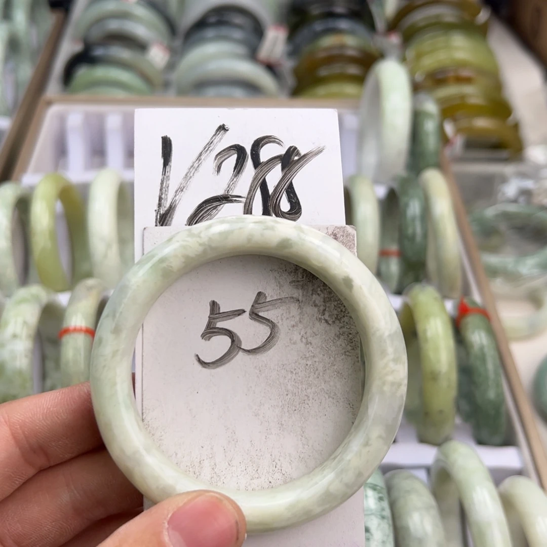 岫玉手镯未镶嵌天然岫玉微瑕