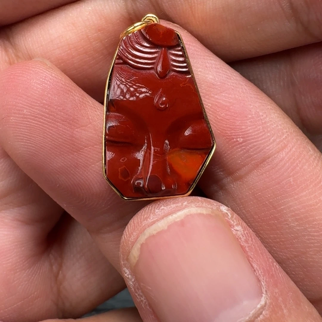 南红玛瑙残面吊坠18K金镶嵌