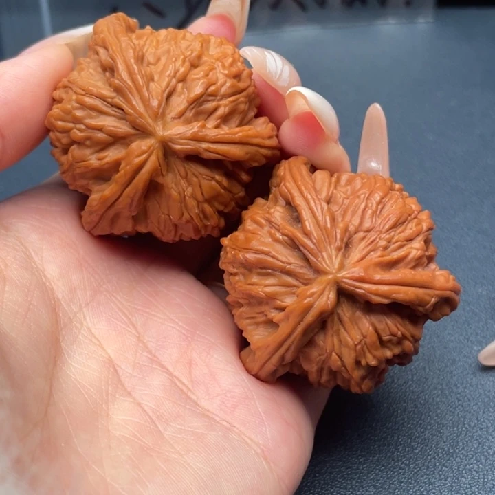 小***津文玩核桃吊坠白狮子