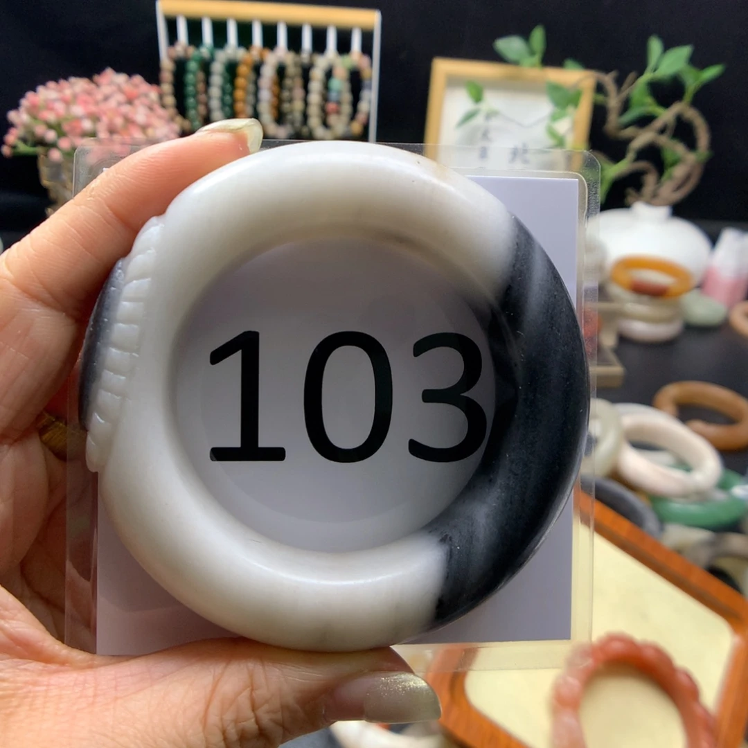 石英质玉手镯未镶嵌小*子