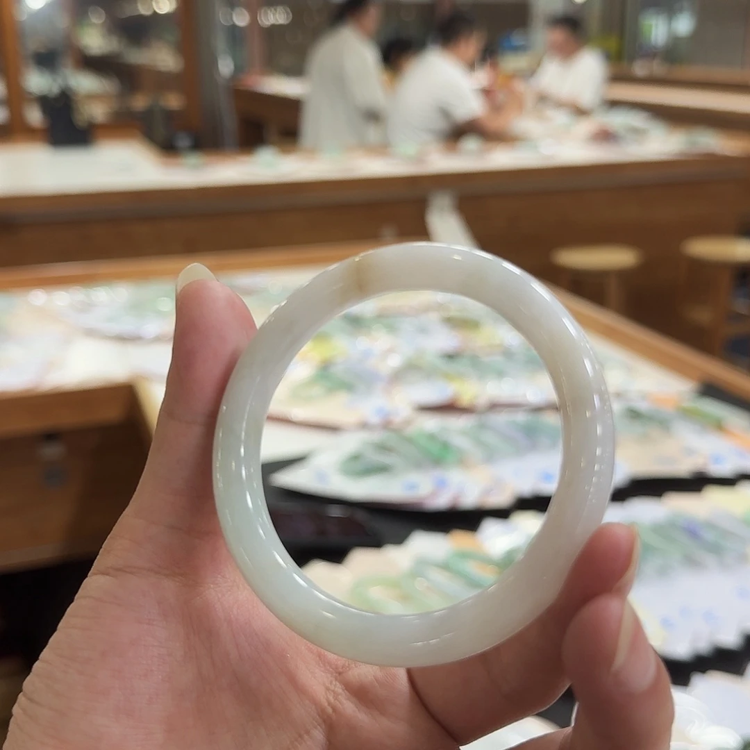 翡翠手镯未镶嵌天然翡翠A货翡翠手镯