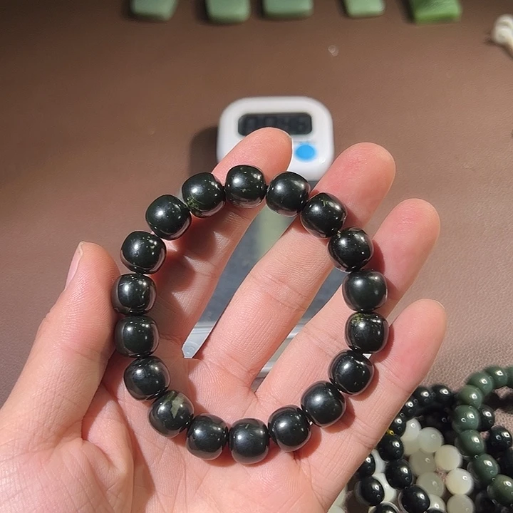 辉***玲和田玉（糖玉）未镶嵌笔搁